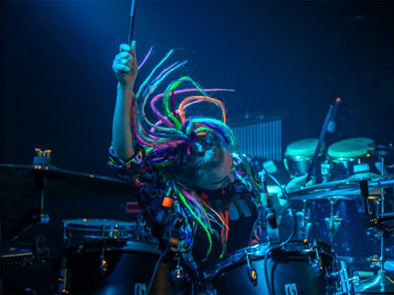 VICKY O’NEON: Interview, Kit Tour and More…